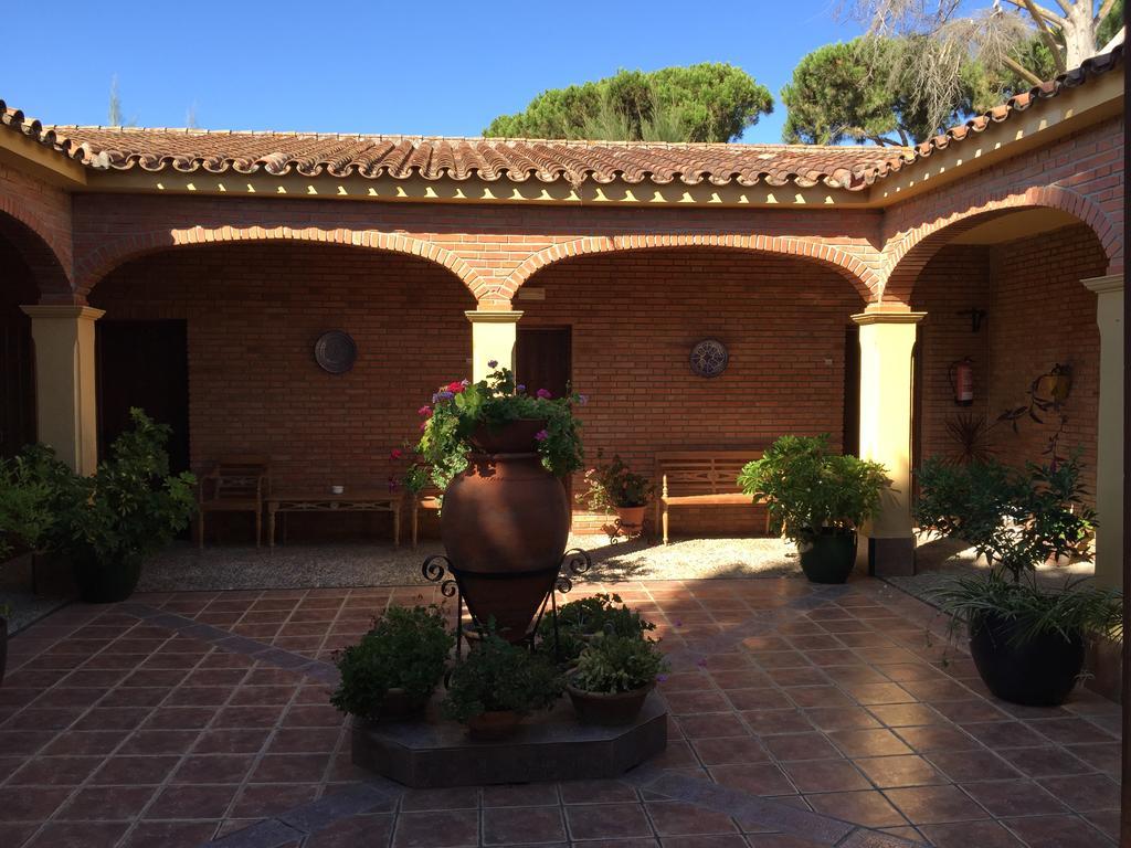 Hotel Hospedería Santiago Chiclana de la Frontera Exterior foto